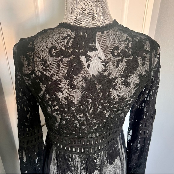 Lace & Floral Embroidered Maxi Top - Picture 4 of 7